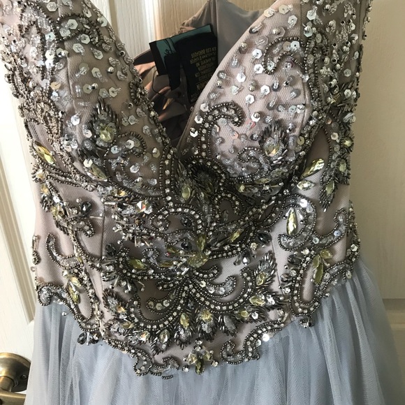 Elegant Formal Dress - Picture 2 of 8